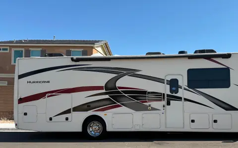HURRICANE THOR – YOUR HOME ON THE HIGHWAY