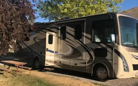 Class A Vacay (Sleeps 6+, Easy to Drive!)
