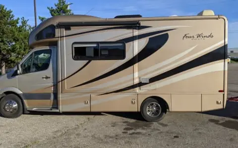 "Siesta" 24' Four Winds Siesta Sprinter. Sleeps 5.
