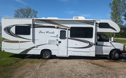 Road Warrior 28' Class C Sleeps 7