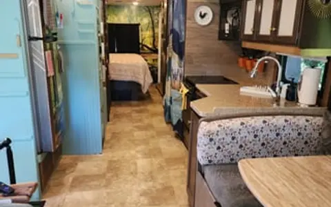 Bunk beds, and 5 Tvs!!!