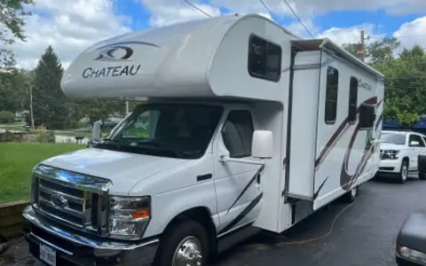 2022 Thor Chateau - Clean and New!
