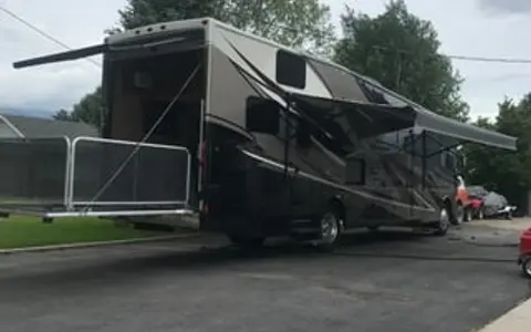 2015 Thor motorhome /toyhauler/ dream machine