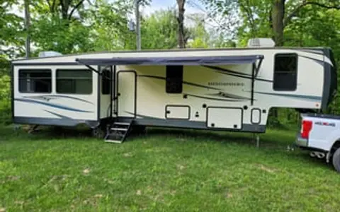 Full Sized Fifth Wheel for Full Time Fun