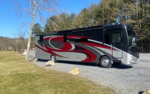 2022 Fleetwood RV Discovery 38N
