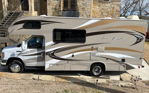 Chuck and Tammy’s Four Winds 22E Class C
