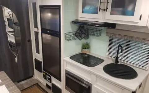 2022 R-Pod Couples Camper- Sleeps 3