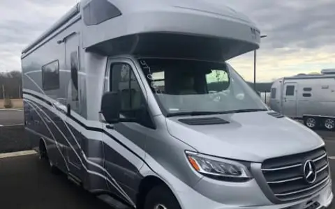OWL - On Wheel Luxury - Mercedes Winnebago