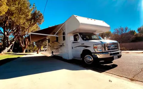 Arie's 2015 31 Foot Minnie Winnie 31K