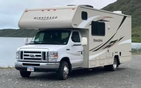 2017 Minnie Winnie 25B