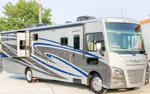 2018 Winnebago Sunstar LX 35F