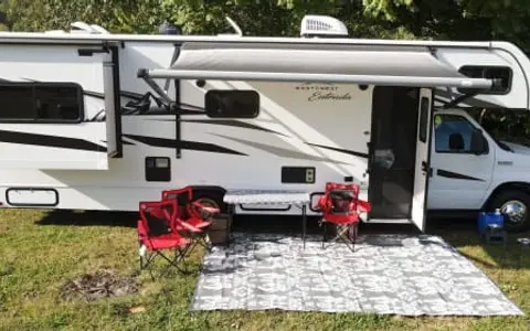 2022 East to West Entrada 2600DS C Class (sleeps 6)