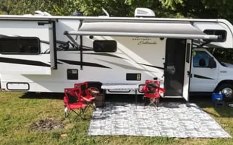 East to West Entrada 2600DS- Class C / Sleeps 6