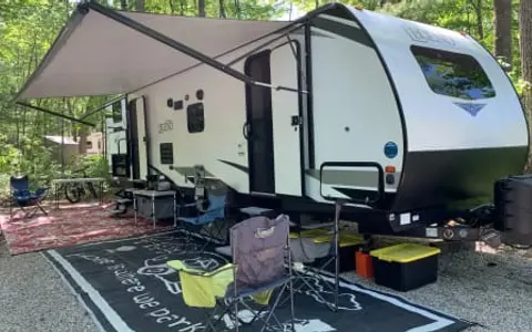 Outdoor lovers! Spacious 8+/ 2020 Surveyor Legend