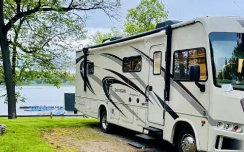 "Right Size" Class A - Sleeps 7 and Easy to Drive!
