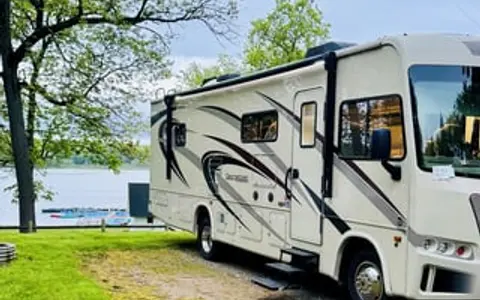 "Right Size" Class A. Sleeps 7 & Easy to Drive