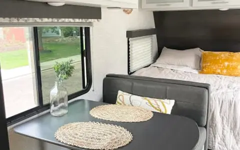 2021 Keystone Bullet Modern GETAWAY SLEEPS 6, AC, SHOWER