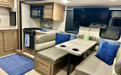 Glamping Alert! Beautiful Class A RV
