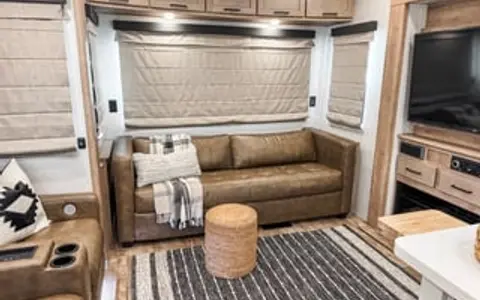 Arcadia 3660 - Amazing Rear Living 5th Wheel