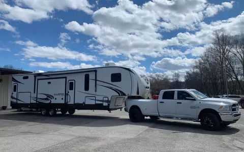 The Traveling Bed’r! 2 Bathroom Sabre
