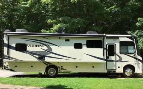 BABOO'S BIG BUS 2022 Entegra Vision XL