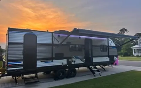 2023 BRAND NEW HEARTLAND PIONEER BH270 with BUNKS!