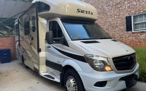 Ricardo's Thor Motor Coach Siesta Class C