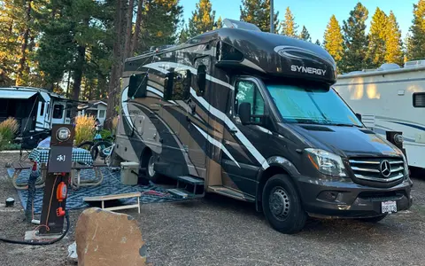 Like New Luxury RV - Adventure With Style! 19 MPG