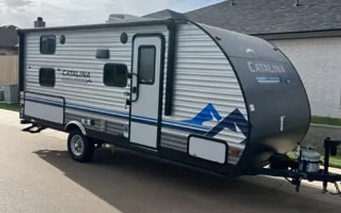 Adventure-ready RV with bunks, queen & pets!