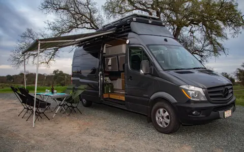Sight Seeing Family Camper