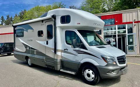 Fully Equipped Luxury Mercedes / Easy to Drive & Fuel Efficient