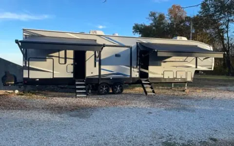 2022 Forest River Cherokee Arctic Wolf 3770 Suite
