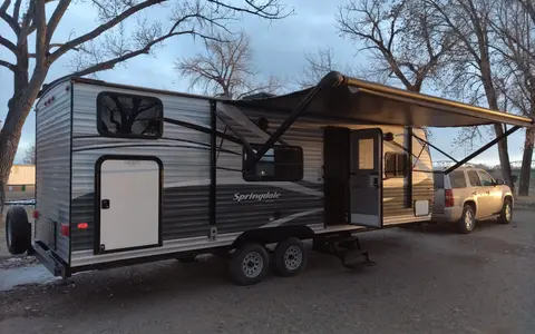 Private Queen, Sleeps 6+, Delivery!