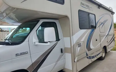 Kevin's Thor Motor Coach Freedom Elite Class C
