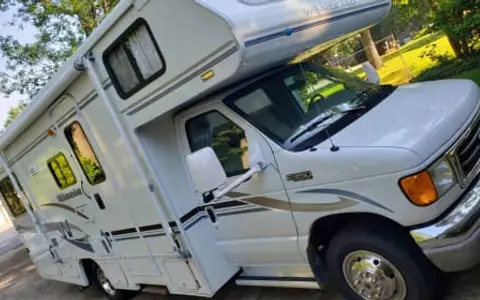 2004 Winnebago Minnie Winnie - Drives like a van with comforts of HOME
