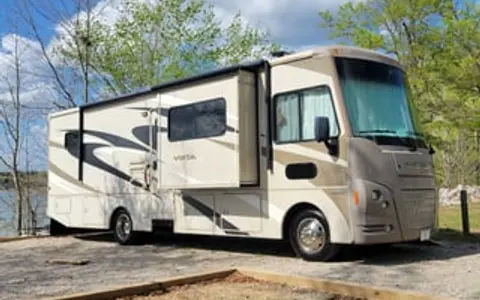 Class A Winnebago drives easy, sleeps 5
