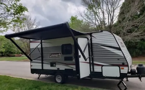 Lantern sleeps 5 (if one is tiny) and tows easy! Perfect for your family!