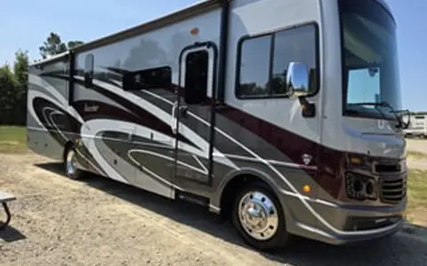 2022 Fleetwood RV Bounder 35K