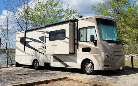 Class A Winnie drives easy and sleeps 5, well appointed!