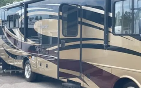 2013 Fleetwood RV Bounder 36E